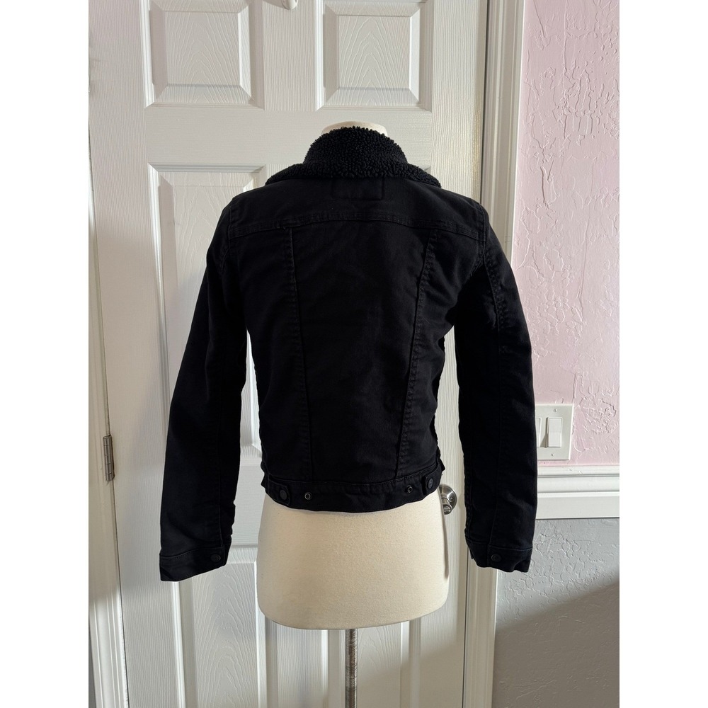 Levi's Black Sherpa-Lined Denim Jacket - Picture 5 of 16
